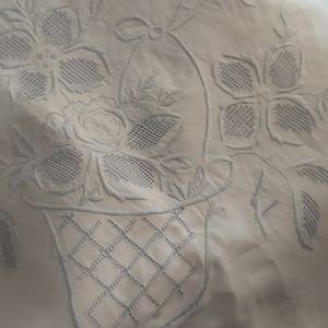 Linens tablecloth